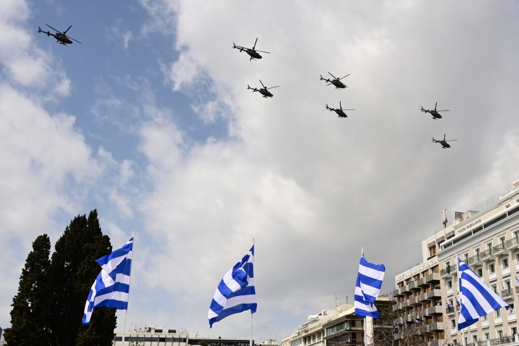 Παρέλαση 25 Μαρτίου – Βίντεο: Ελικόπτερα γέμισαν τον ουρανό της Αθήνας