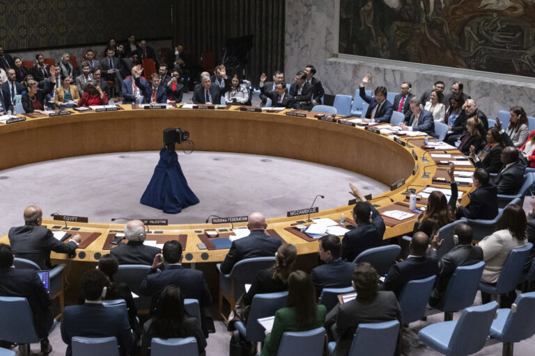 Κίνα: Στηρίζει το σχέδιο απόφασης που τίθεται προς ψήφιση σήμερα στο ΣΑ του ΟΗΕ και ζητά «άμεση κατάπαυση του πυρός»