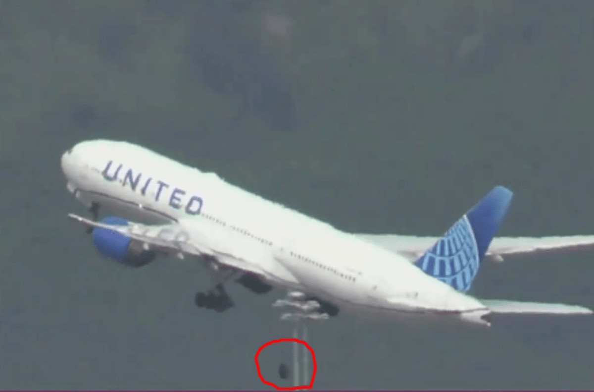 ΣΟΚ στον αέρα: Παραλίγο τραγωδία για Boeing 777 – Έχασε έναν από τους τροχούς