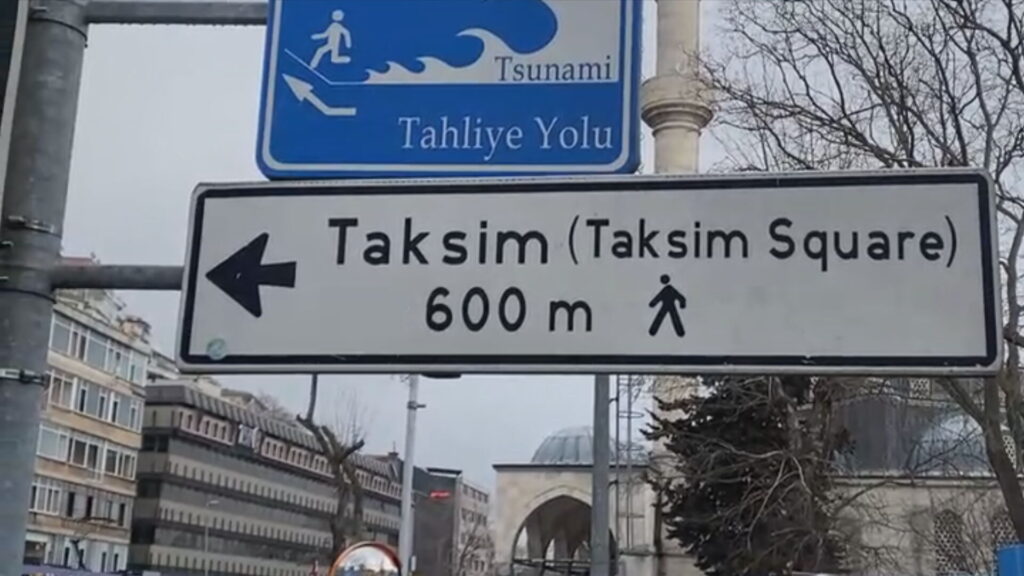 Κωνσταντινούπολη: Μόνιμες πινακίδες προειδοποίησης για τσουνάμι – Ε. Λέκκας: Μπορεί να φτάσει τα 10 μέτρα στην ακτογραμμή