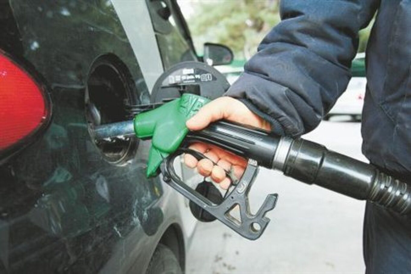 Βενζίνη: «Φωτιά» παίρνει η αμόλυβδη - Πόσο θα φτάσει η βενζίνη το Πάσχα