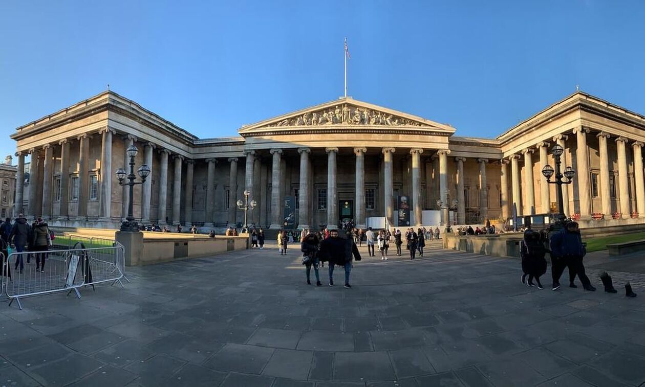 Δικαστήριο ζητά από τον πρώην έφορο του Βρετανικού Μουσείου την επιστροφή τουλάχιστον 1.800 αρχαιοτήτων που έκλεψε