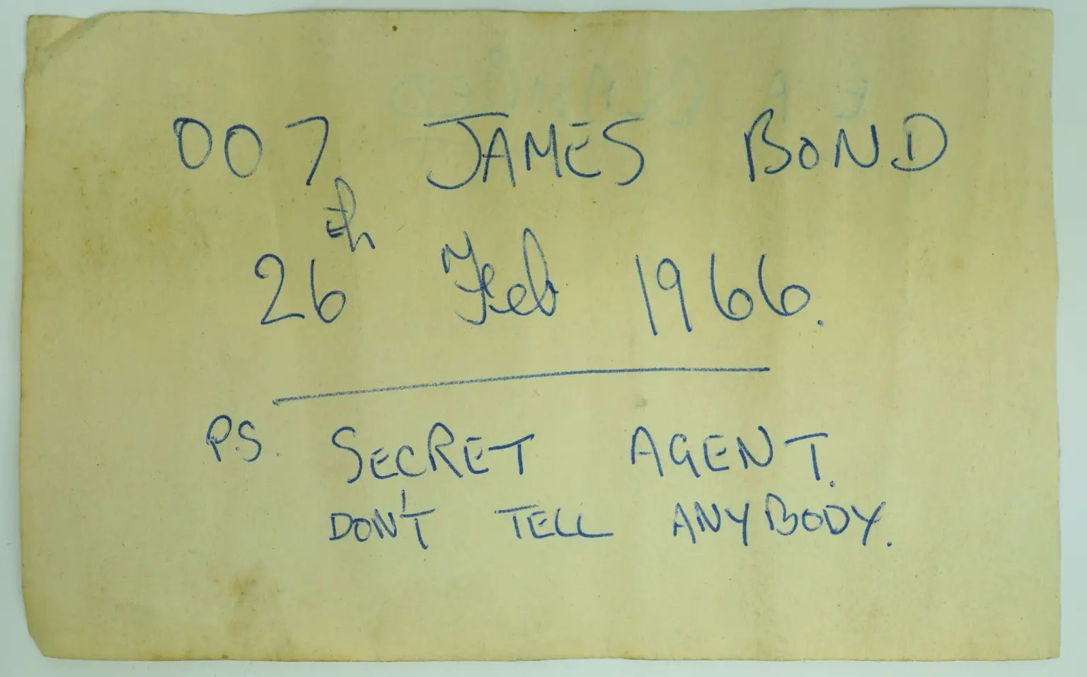 Μυστηριώδες σημείωμα με την υπογραφή του Τζέιμς Μποντ βρέθηκε σε ένα  κάστρο 400 ετών