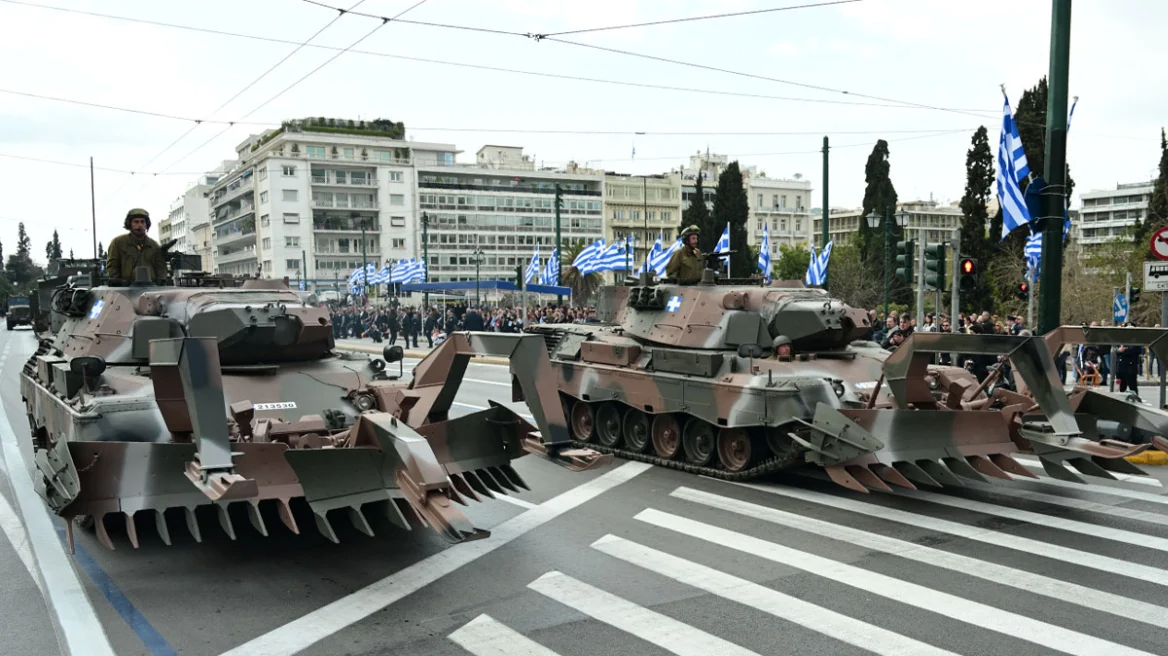 25η Μαρτίου: Μεγαλειώδης η στρατιωτική παρέλαση στην Αθήνα - Δείτε βίντεο και φωτογραφίες