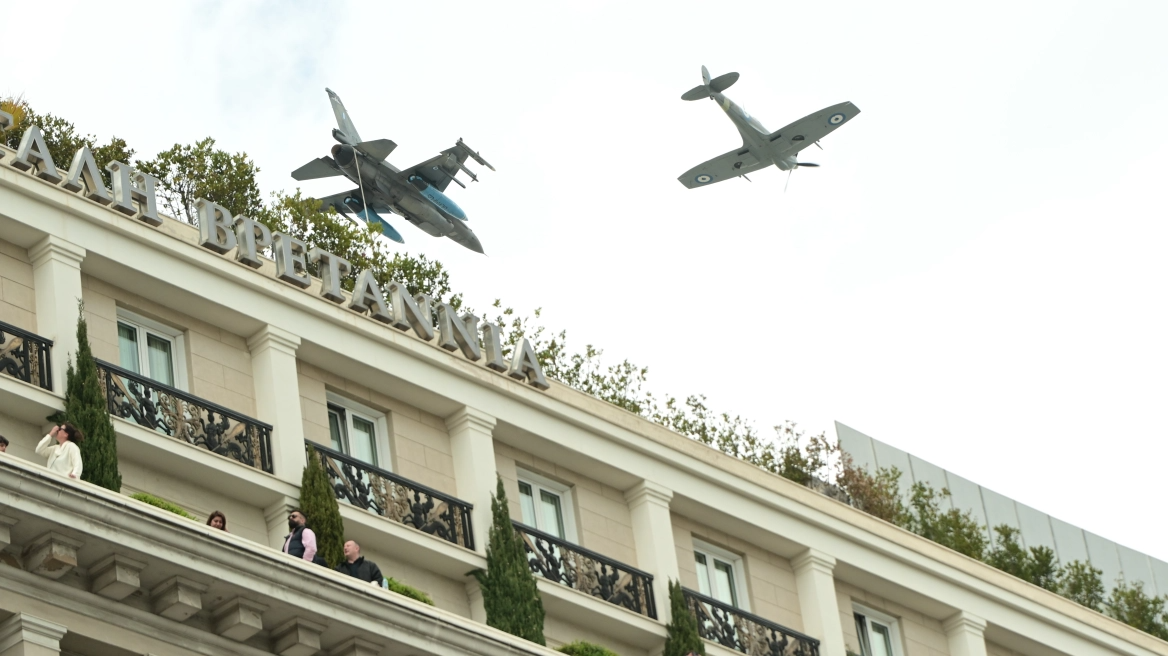 Παρέλαση 25 Μαρτίου: Η επετειακή διέλευση του Supermarine Spitfire συνοδεία αεροσκάφους F-16, δείτε βίντεο