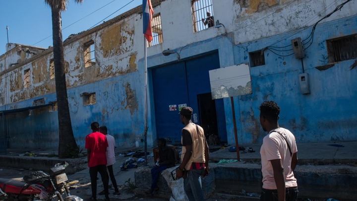 Κατάσταση εκτάκτου ανάγκης στην Αϊτή, έπειτα από αιματηρά επεισόδια στην πρωτεύουσα και μαζική απόδραση κρατουμένων