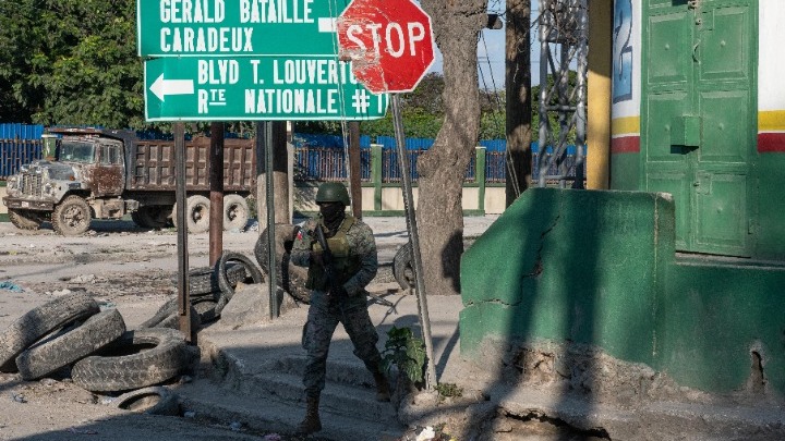 Η πρωτεύουσα της Αϊτής σε «κατάσταση πολιορκίας» - Εσπευσμένη απομάκρυνση ευρωπαίων και αμερικανών διπλωματών
