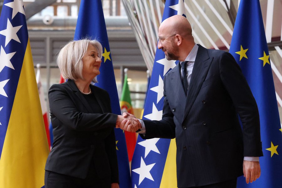 Η Ευρωπαϊκή Ένωση ξεκινά ενταξιακές διαπραγματεύσεις με τη Βοσνία-Ερζεγοβίνη