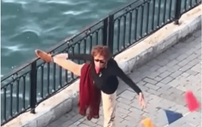 Viral η «υπεργιαγιά» που έκανε διατάσεις και χόρεψε σάμπα στη Χαλκίδα (βίντεο)