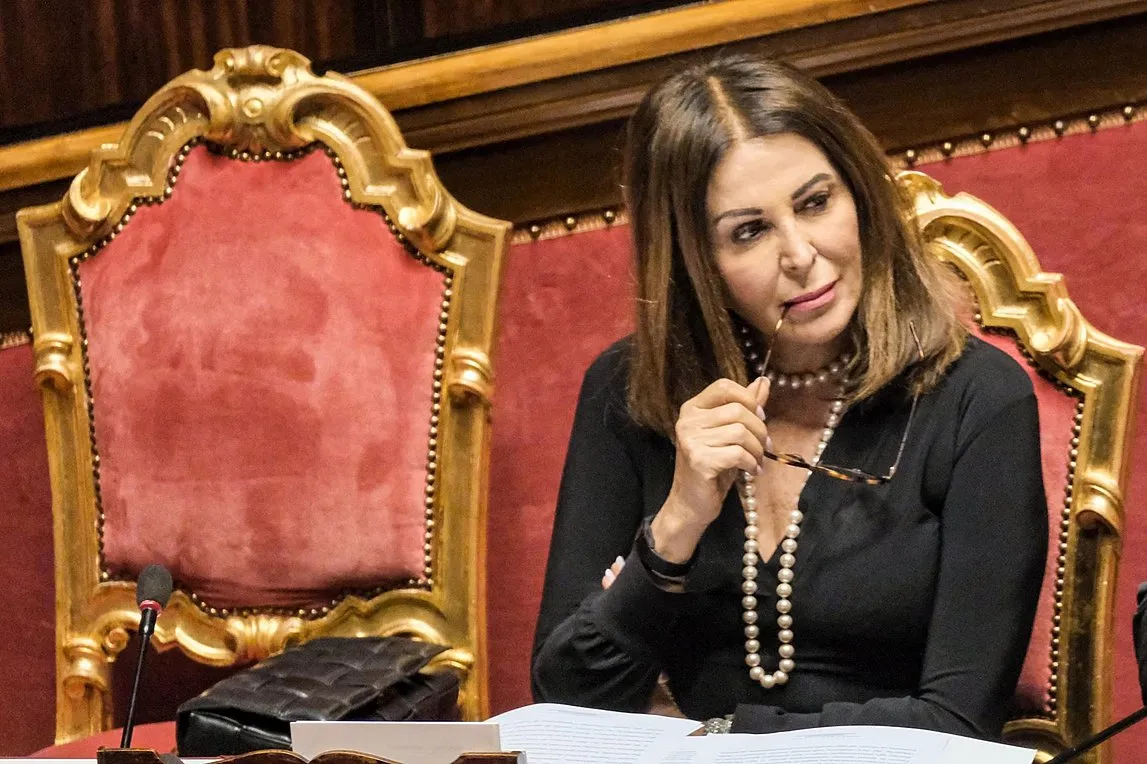 Ιταλία: Έρευνα για πλαστό εταιρικό ισολογισμό σε βάρος της υπουργού τουρισμού, Ντανιέλα Σαντανκέ