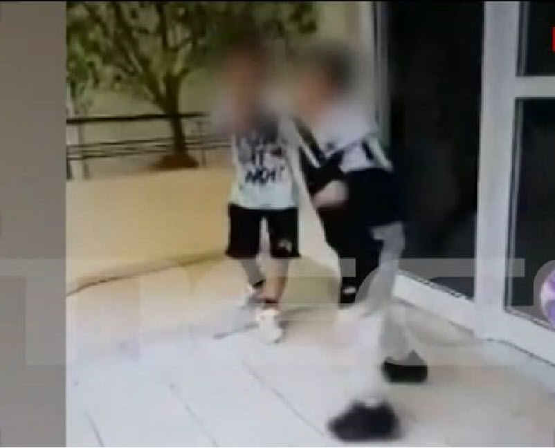 Πάτρα: Βίντεο-σοκ από τον ξυλοδαρμό ενός 8χρονου παιδιού από έναν 7χρονο – “Τον είχε βάλει κάτω και τον κλωτσούσε”