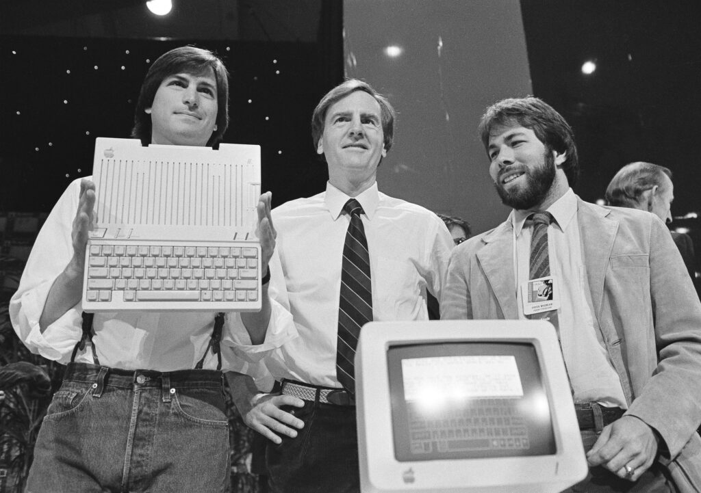 1η Απριλίου, 48 χρόνια πριν: Ο Στίβεν Βόζνιακ και ο Στίβεν Τζόμπς ιδρύουν την Apple