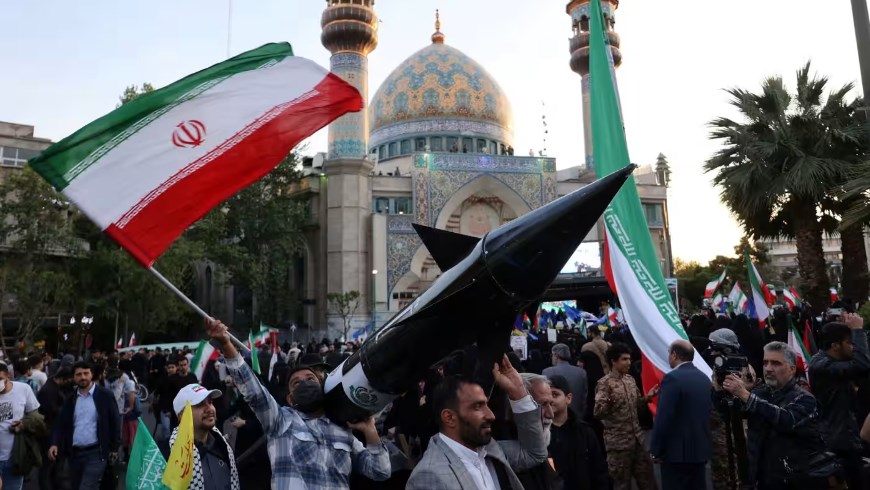 Οι Ιρανοί γυρνούν την πλάτη  στην κυβερνητική επιθετικότητα