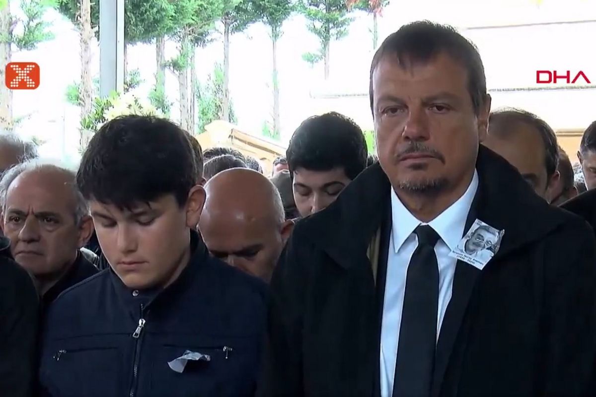 Στην Τουρκία ο Εργκίν Αταμάν για την κηδεία του πατέρα του: Υψηλές προσωπικότητες έδωσαν το παρών στην τελετή