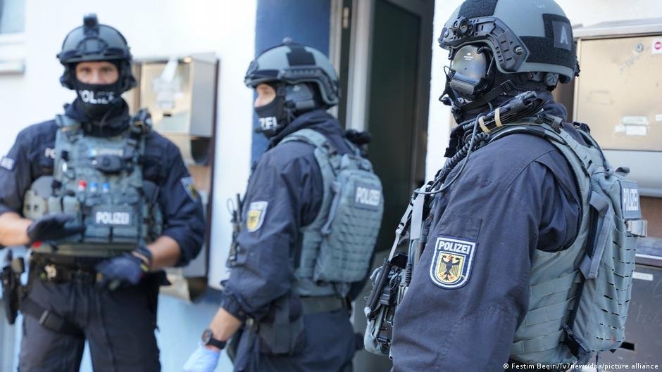 Γερμανία: 400 αστυνομικοί ύποπτοι για ακροδεξιά δράση