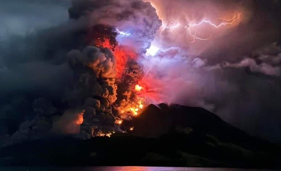 Ινδονησία: Εξερράγη ξανά το ηφαίστειο Ρουάνγκ
