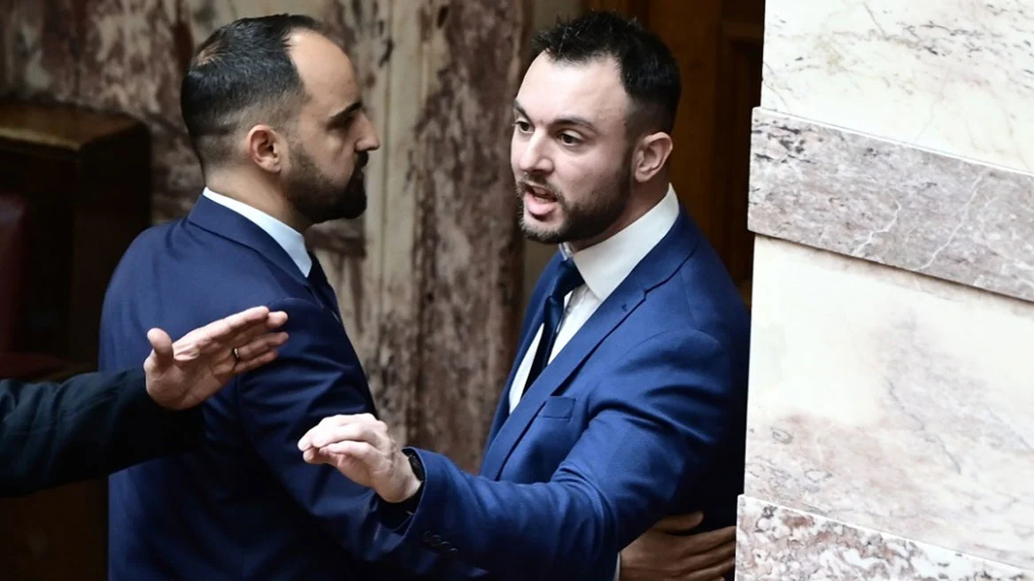 Βουλή: Συνελήφθη ο Κωνσταντίνος Φλώρος για την επίθεση στον Βασίλη Γραμμένο της Ελληνικής Λύσης