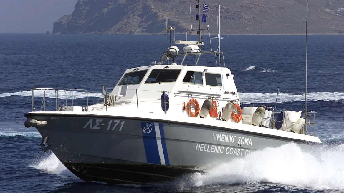 Φουσκωτό με μετανάστες προσάραξε σε βραχώδη ακτή στη Χίο - Τρεις νεκροί