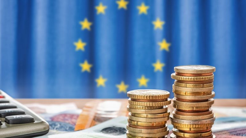 Η απάτη των 600 εκατ. ευρώ με τα ευρωπαϊκά κονδύλια για την Covid και τα αδιάθετα χρήματα