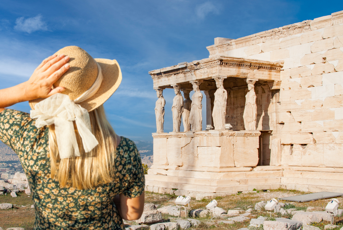 Ο Guardian ξεμπροστιάζει την Ελλάδα για τις «πριβέ ξεναγήσεις στην Ακρόπολη»