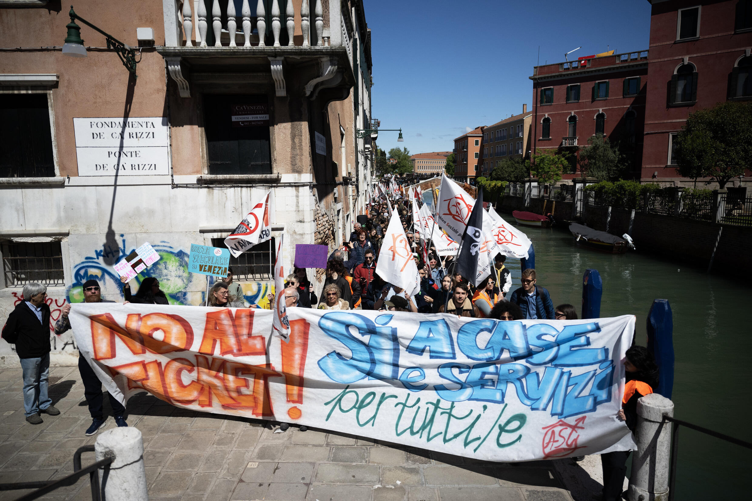 Βενετία: Μπερδεμένοι τουρίστες και εξοργισμένοι κάτοικοι στην πρώτη μέρα εφαρμογής του εισιτηρίου των 5 ευρώ