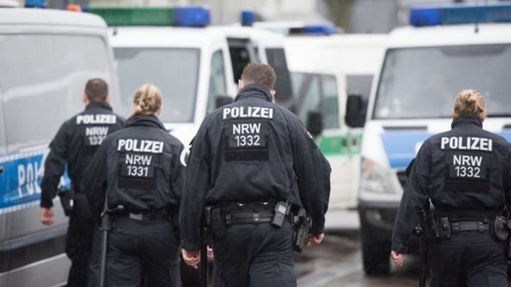 Υποψίες σε βάρος 400 και πλέον αστυνομικών στην Γερμανία για εξτρεμιστική ιδεολογία