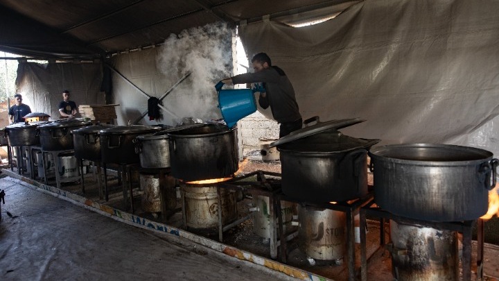 Η World Central Kitchen θα αρχίσει ξανά διανομή γευμάτων στη Λωρίδα της Γάζας