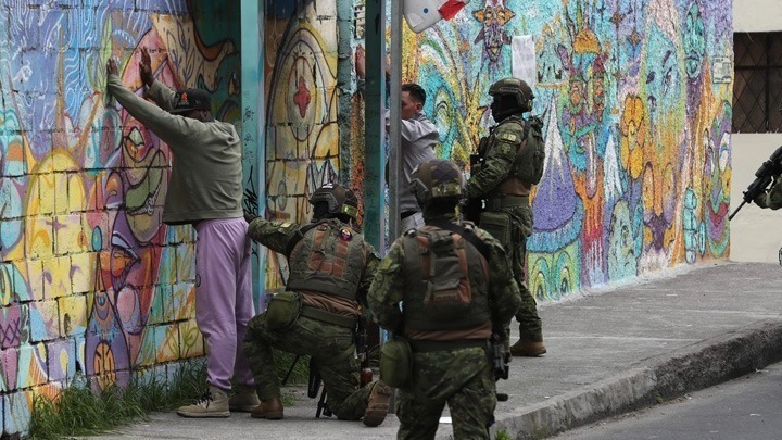 7 νεκροί στον Ισημερινό, ανάμεσά τους δυο ανήλικοι, σε επίθεση ενόπλων