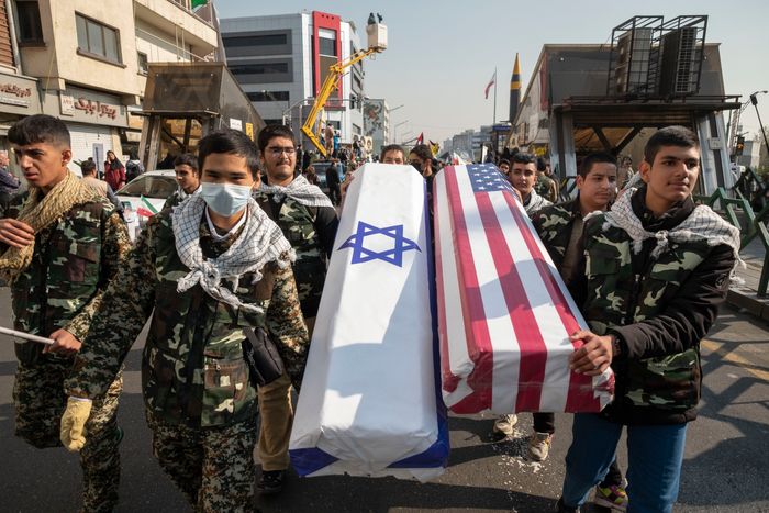 Bloomberg: Θέμα ημερών η επίθεση του Ιράν στο Ισραήλ