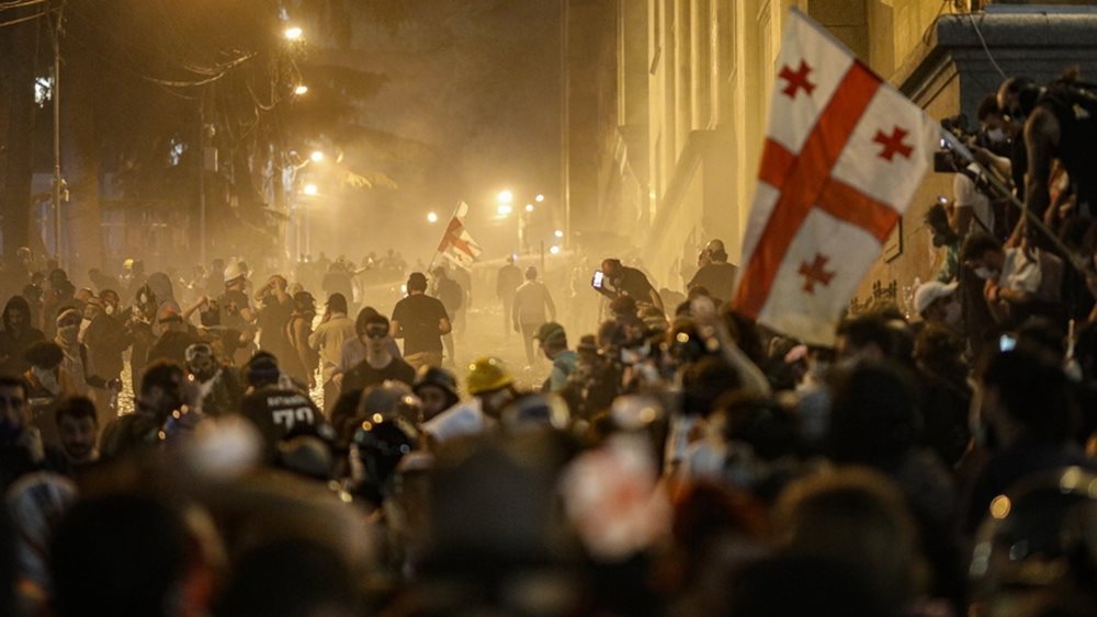 Ένταση στη Γεωργία λόγω ν/σ περί "ξένων πρακτόρων": Οι αρχές λένε ότι οι διαδηλωτές επιχειρούν να καταλάβουν την εξουσία