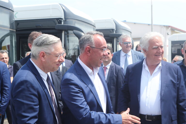 Χρήστος Σταϊκούρας: Με τα νέα ηλεκτρικά λεωφορεία ανανεώνεται το 1/3 του στόλου των οχημάτων του ΟΑΣΘ