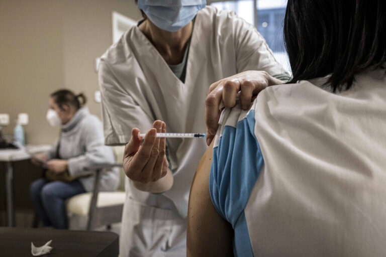 Το εμβόλιο για τον HPV είναι εξίσου σημαντικό για γυναίκες και άντρες, επιβεβαιώνει μεγάλη πρόσφατη έρευνα