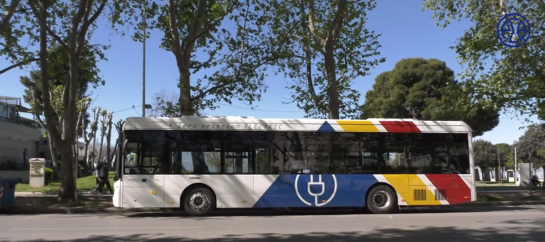 Στους δρόμους της Θεσσαλονίκης τα πρώτα ηλεκτρικά λεωφορεία