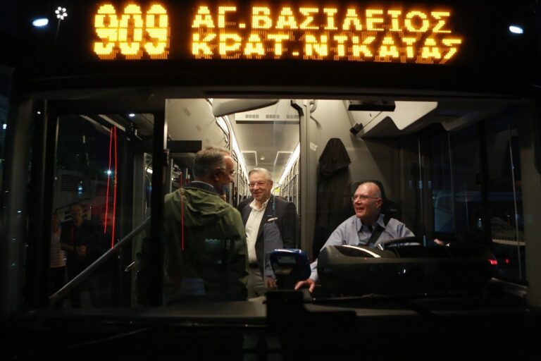 Χρ. Σταϊκούρας: Τα νέα ηλεκτρικά λεωφορεία κυκλοφορούν στους δρόμους της πρωτεύουσας