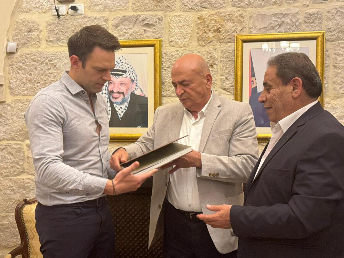 Επίσκεψη Κασσελάκη στην Δ. Όχθη: «Στο πλευρό της ειρήνης τάσσεται ο ΣΥΡΙΖΑ»