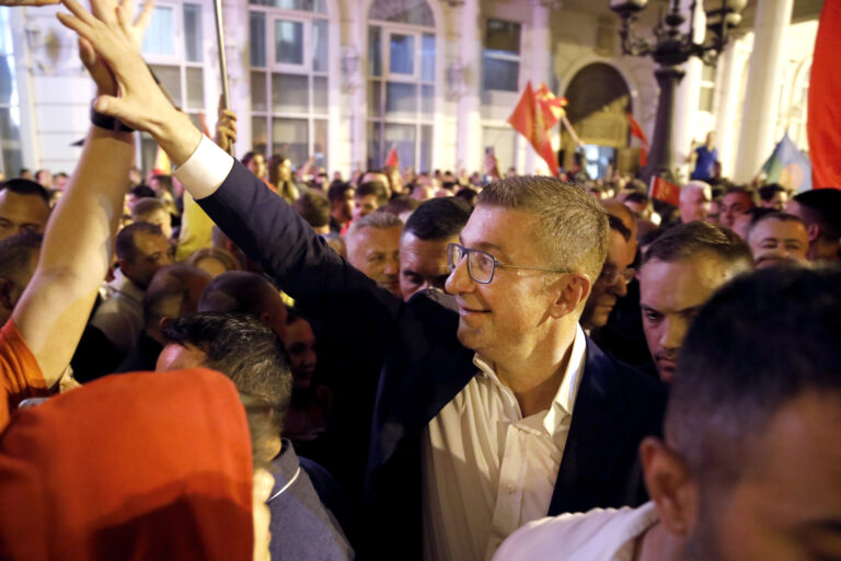 Σκόπια: «Δημοκρατία της Μακεδονίας» αποκάλεσε τη χώρα του ο αρχηγός του VMRO-DPMNE και μελλοντικός πρωθυπουργός, Χρίστιαν Μίτσκοσκι