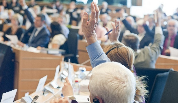 Ευρωεκλογές 2024: Το Politico εκτιμά πως Οι ακροδεξιοί ευρωβουλευτές θα είναι περισσότεροι από αυτούς του ΕΛΚ