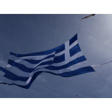 Ρόδος: Σουηδοί αποπειράθηκαν να αφαιρέσουν την ελληνική σημαία από το κτήριο της υποδιεύθυνσης Ασφαλείας
