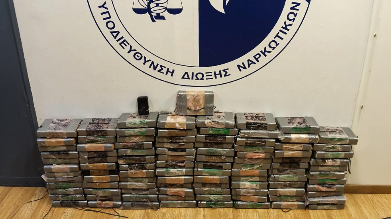 ΕΛΑΣ: Φωτογραφίες και βίντεο από την κατάσχεση των 100 κιλών κοκαΐνης σε κοντέινερ στο λιμάνι του Πειραιά