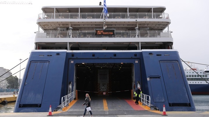 Υπ. Εμπορικής Ναυτιλίας: Έτσι θα μεταφέρονται τα ηλεκτρικά ή με φυσικό αέριο αυτοκίνητα με τα πλοία
