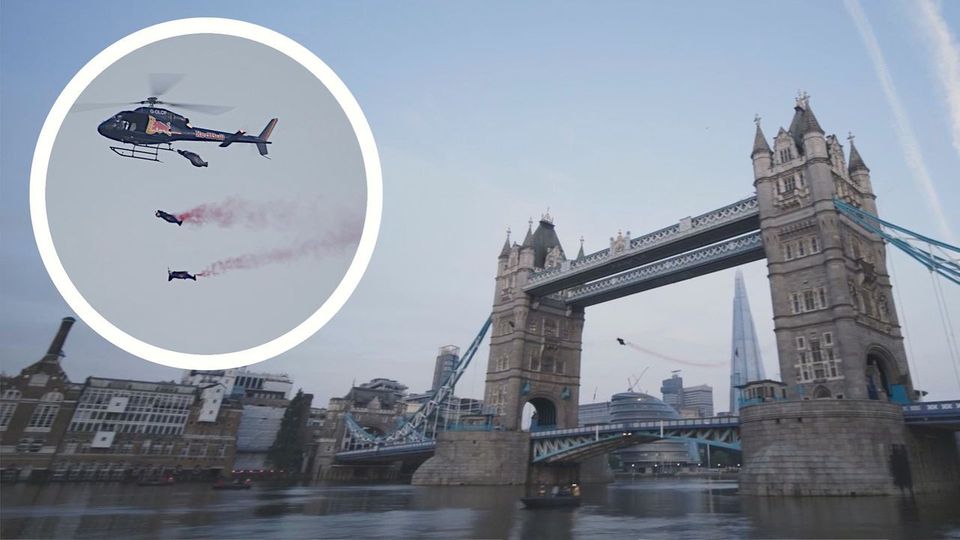 Λονδίνο: Αλεξιπτωτιστές πέρασαν μέσα από το Tower Bridge με ταχύτητα 246 χλμ./ώρα (Βίντεο)