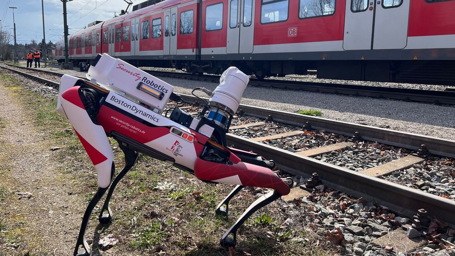 Σκύλος - ρομπότ φυλάει τα γερμανικά τρένα από τους «γκραφιτάδες»