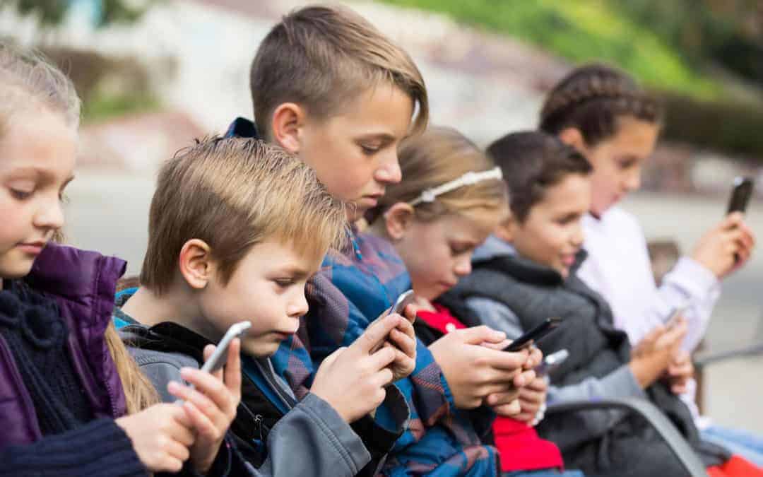 Η Δανία ζητά να  απαγορεύσει η ΕΕ τα social media σε παιδιά κάτω των 15 ετών