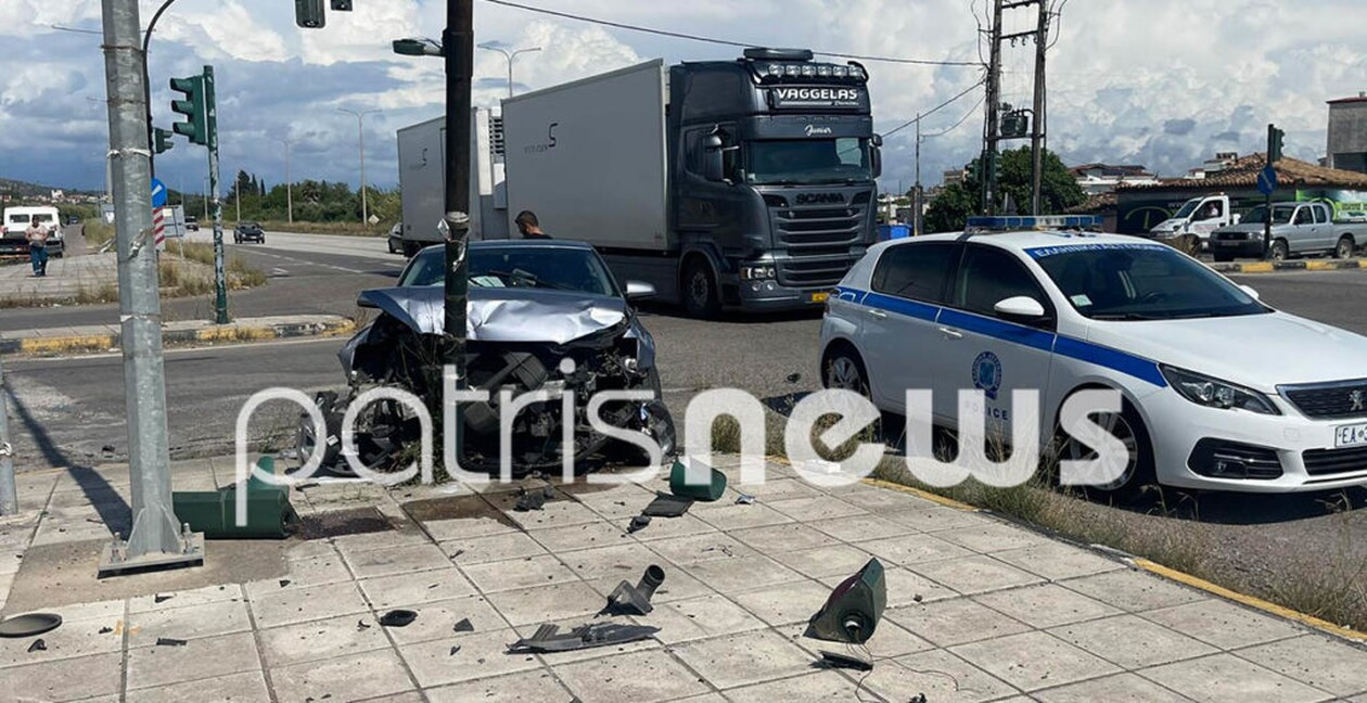 Πύργος: Αυτοκίνητο έπεσε πάνω σε κολώνα μετά από σύγκρουση - Στο νοσοκομείο η οδηγός