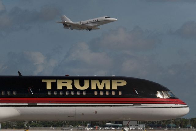 ΗΠΑ: Το ιδιωτικό Boeing του Τραμπ χτύπησε με το φτερό άλλο ιδιωτικό αεροσκάφος μετά την προσγείωσή του
