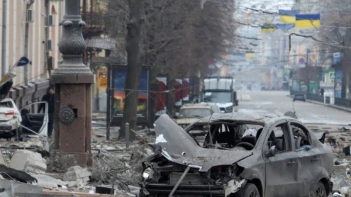 3 νεκροί και 16 τραυματίες από τους βομβαρδισμούς της Ρωσίας στο Χάρκοβο της Ουκρανίας