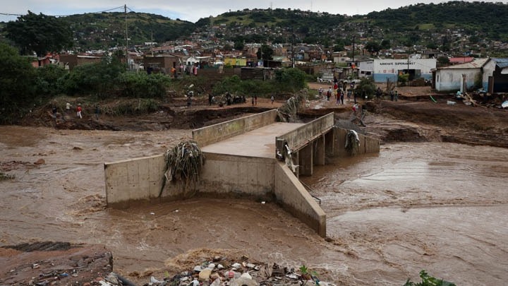Τουλάχιστον 12 νεκροί εξαιτίας πλημμυρών στη Νότια Αφρική