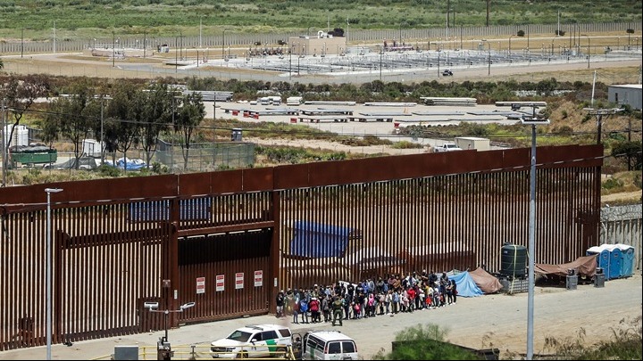 Οι ΗΠΑ κλείνουν τα σύνορά τους με το Μεξικό στους παράτυπους μετανάστες που ζητούν άσυλο